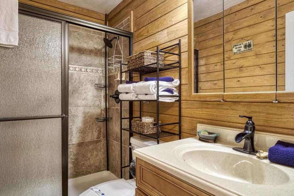 Four Bears Den, Hot Tub, 1089 Of Free Attraction Tickets For Each Paid Day, Dollywood And More Gatlinburg Bagian luar foto