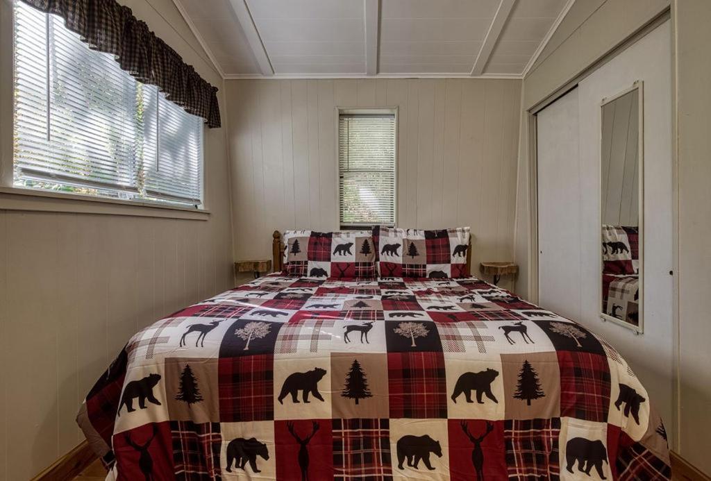 Four Bears Den, Hot Tub, 1089 Of Free Attraction Tickets For Each Paid Day, Dollywood And More Gatlinburg Bagian luar foto