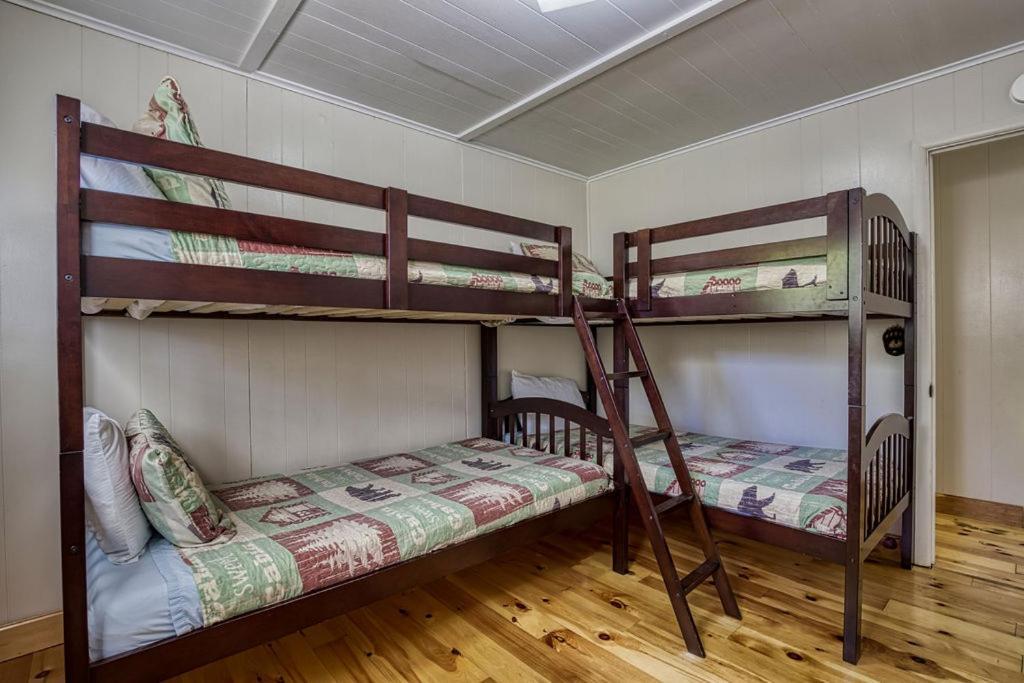 Four Bears Den, Hot Tub, 1089 Of Free Attraction Tickets For Each Paid Day, Dollywood And More Gatlinburg Bagian luar foto