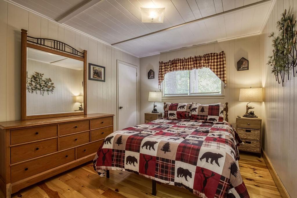 Four Bears Den, Hot Tub, 1089 Of Free Attraction Tickets For Each Paid Day, Dollywood And More Gatlinburg Bagian luar foto
