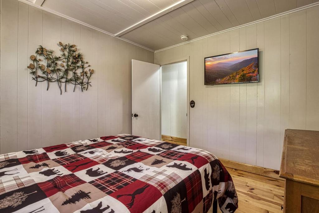 Four Bears Den, Hot Tub, 1089 Of Free Attraction Tickets For Each Paid Day, Dollywood And More Gatlinburg Bagian luar foto