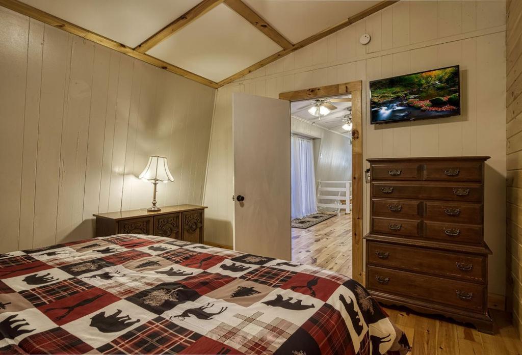 Four Bears Den, Hot Tub, 1089 Of Free Attraction Tickets For Each Paid Day, Dollywood And More Gatlinburg Bagian luar foto