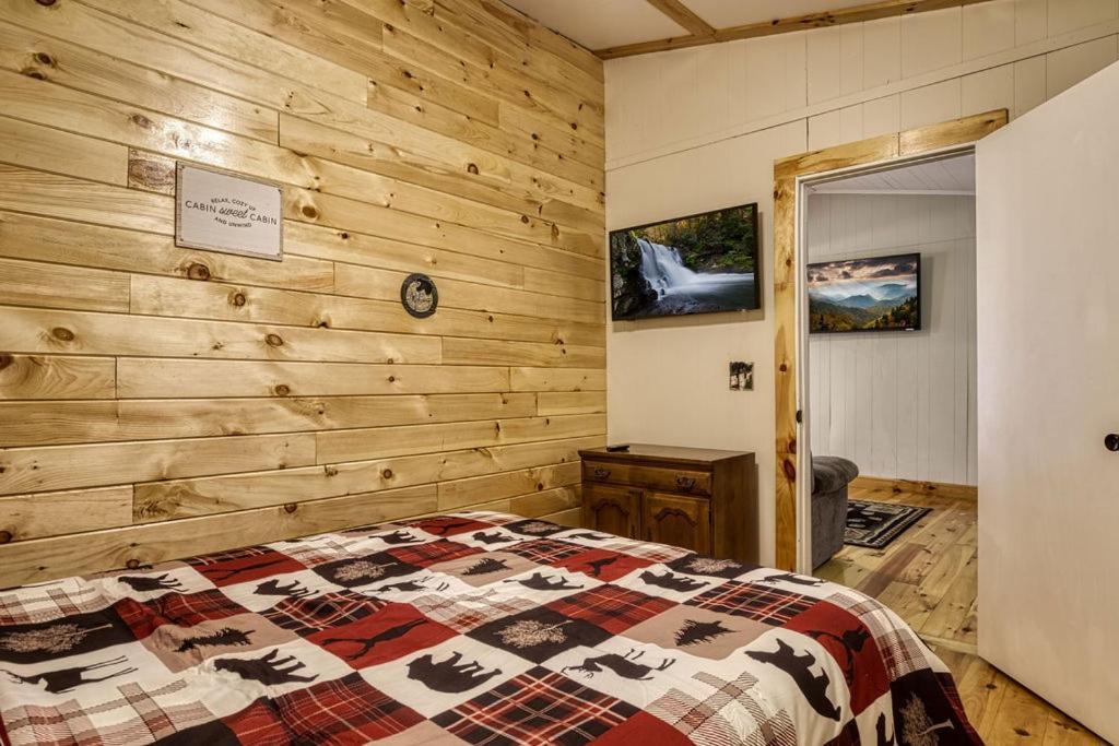 Four Bears Den, Hot Tub, 1089 Of Free Attraction Tickets For Each Paid Day, Dollywood And More Gatlinburg Bagian luar foto