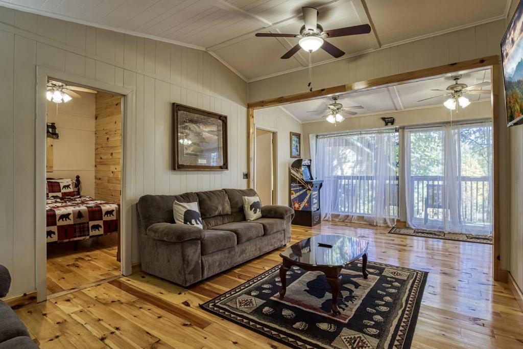 Four Bears Den, Hot Tub, 1089 Of Free Attraction Tickets For Each Paid Day, Dollywood And More Gatlinburg Bagian luar foto