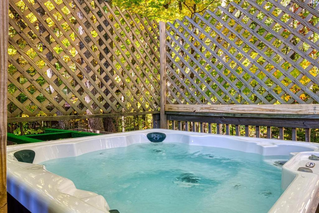 Four Bears Den, Hot Tub, 1089 Of Free Attraction Tickets For Each Paid Day, Dollywood And More Gatlinburg Bagian luar foto